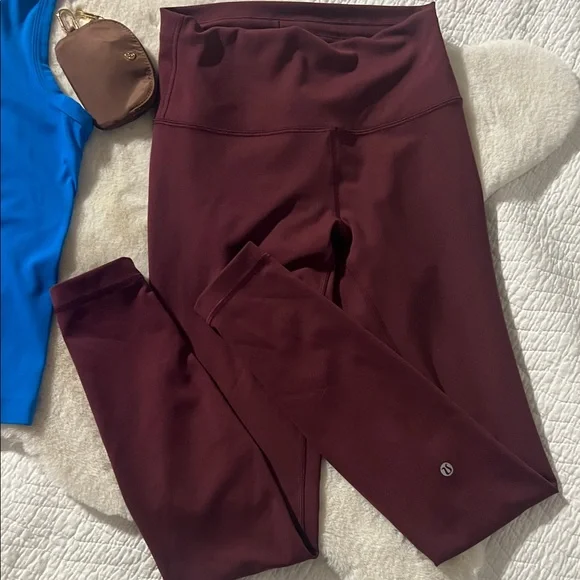 lululemon Burgundy leggings and blue lululemon top and key chain - Picture 5 of 11